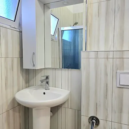 - 085 * Durrës