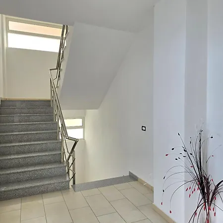 Apartment - 085 *